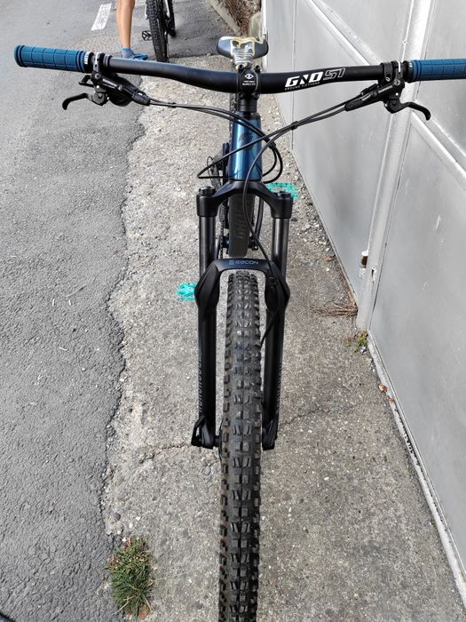 Bicicleta full suspension Ghost riot 2023 si un Ghost Slamr 4.9