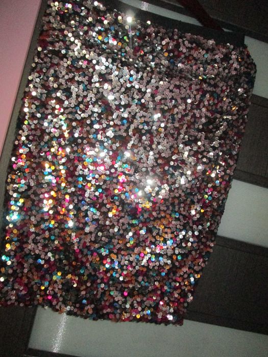 fusta  H&M cu paiete  colorate S