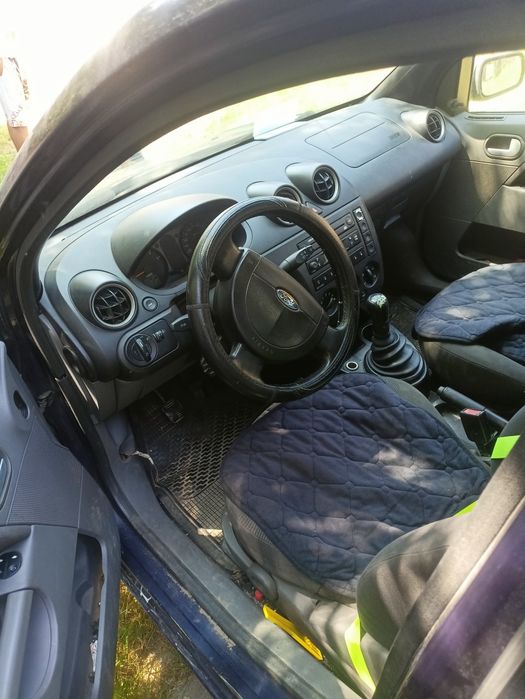 Vând Ford fiesta