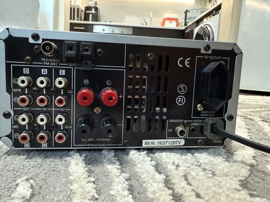 Yamaha RX-E100 мини ресивър