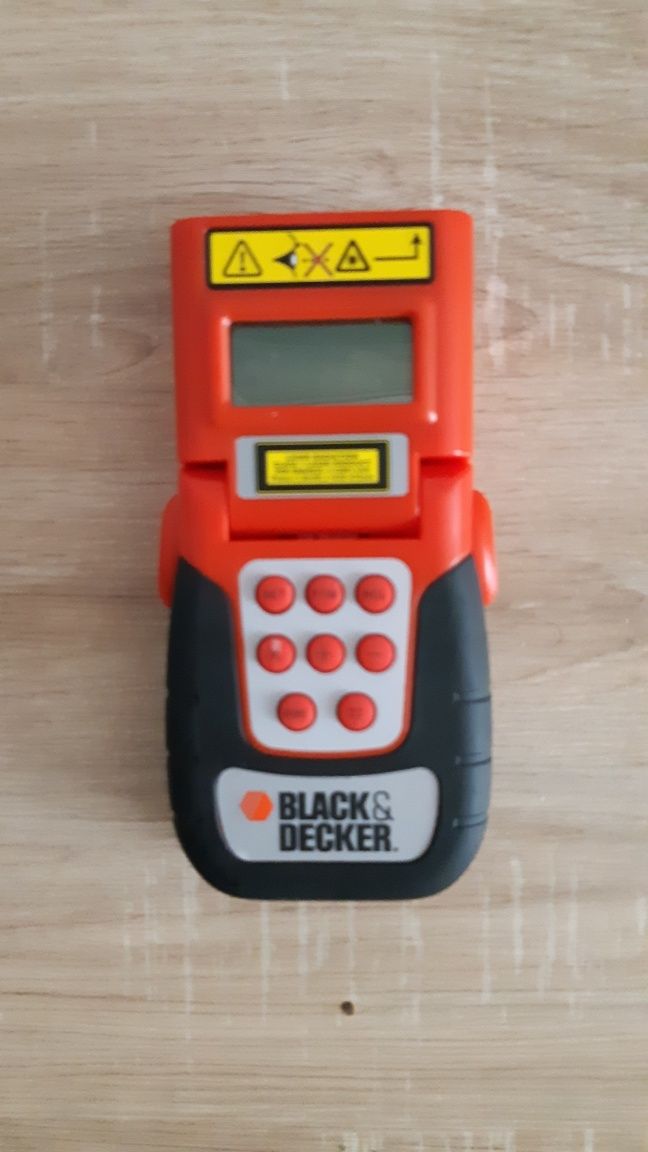 Telemetru laser Black&Decker