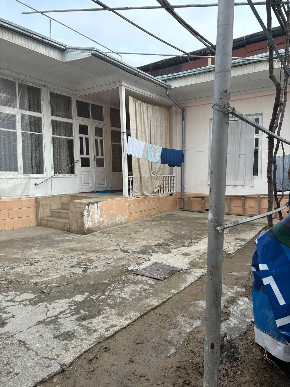Hovli sotiladi,4.5sotix,turt burchak hovli,qazimahalla