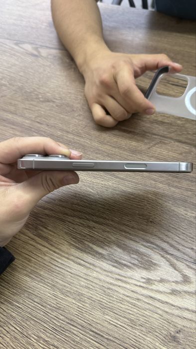 Iphone 16 Pro | Titan 256gb 93% Sim-Card Ketad