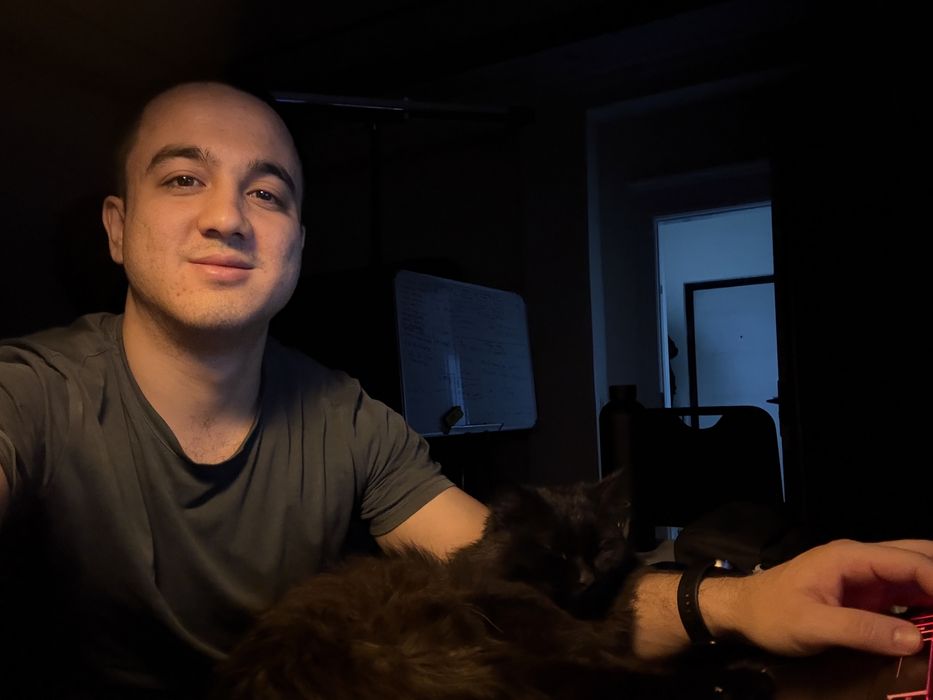 Qora mushuk, Mujik, sokin