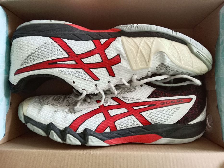 Продам кроссовки ASICS