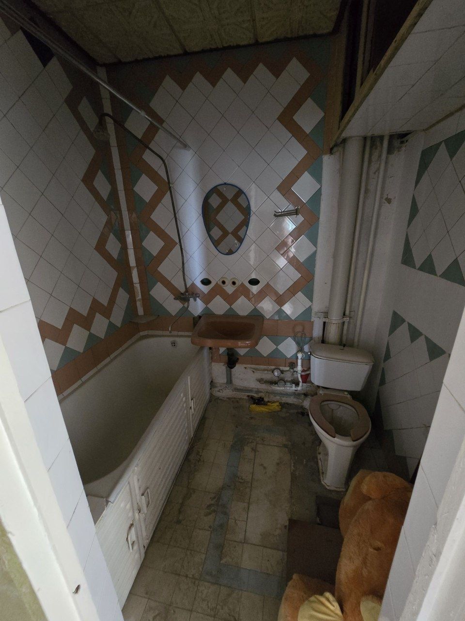 Истирохат улица, 2.3.4 балкон 1.5х6, состояние среднее,45м2