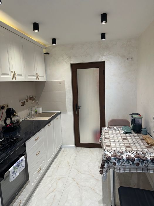 Vând apartament 3 camere