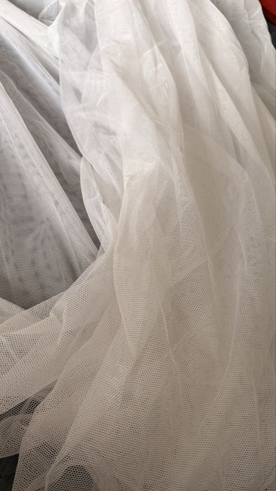Продам белую тюль-сетку 2 шт