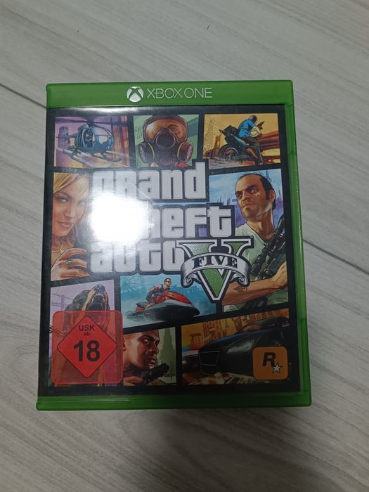 Vand xbox one S + 3 manete + 9 jocuri