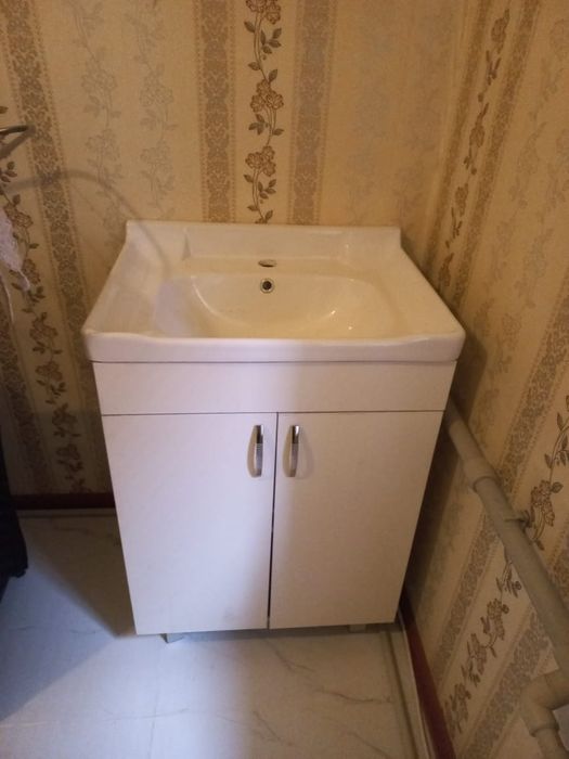 Продам тумбочку с раковиной