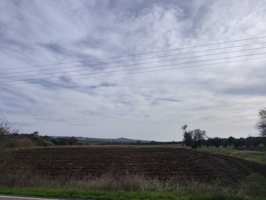 Продава парцел с отлична локация в района на Солун