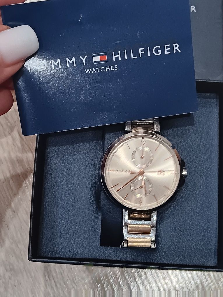 Часовник Tommy Hilfiger