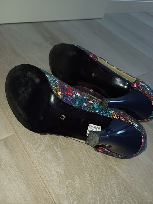 Vand pantofi piele naturala masura 39