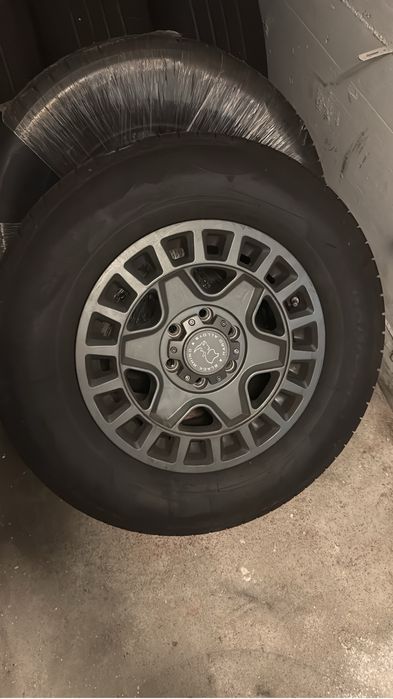 Jante Black Rhino 6x130 R17 245/70