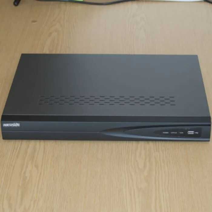 NVR 8 canale Hikvision DS-7608NI-SE, Stand Alone,