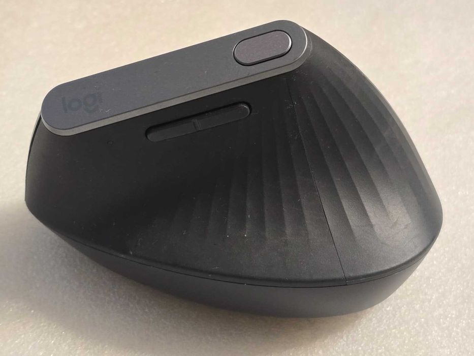 Mouse bluetooth Logitech MX Vertical, Gri, 4000 DPI USB-C