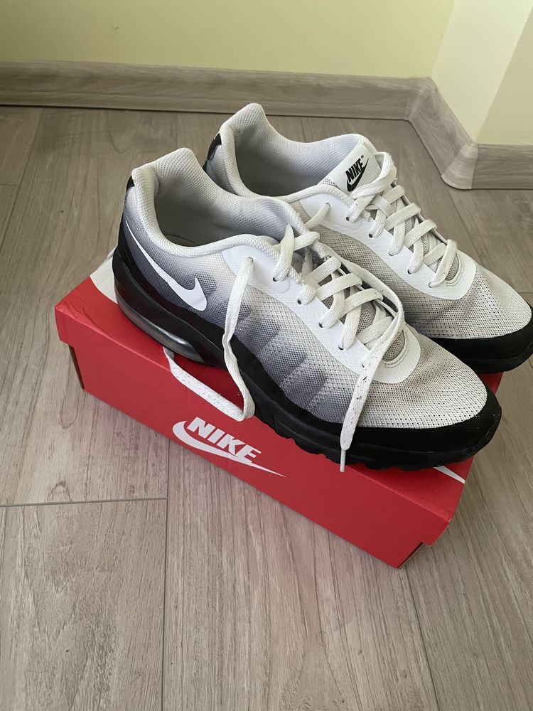 Nike Air Max обувки