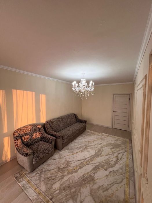 Диван с креслом в хорошем состояний