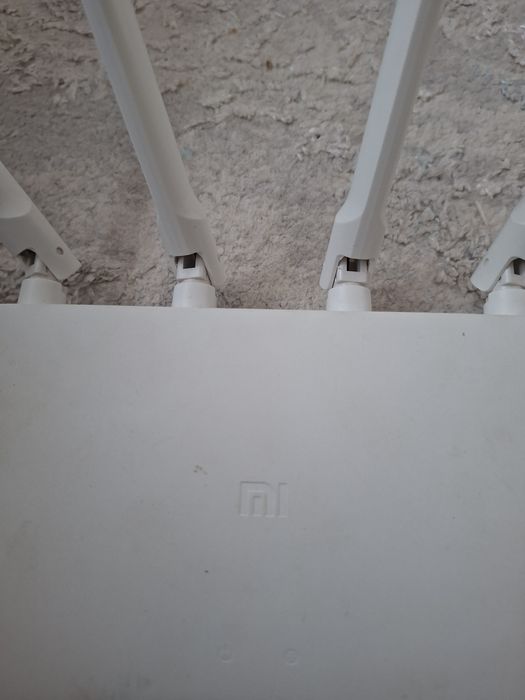 Продаётся вай фай роутер mi