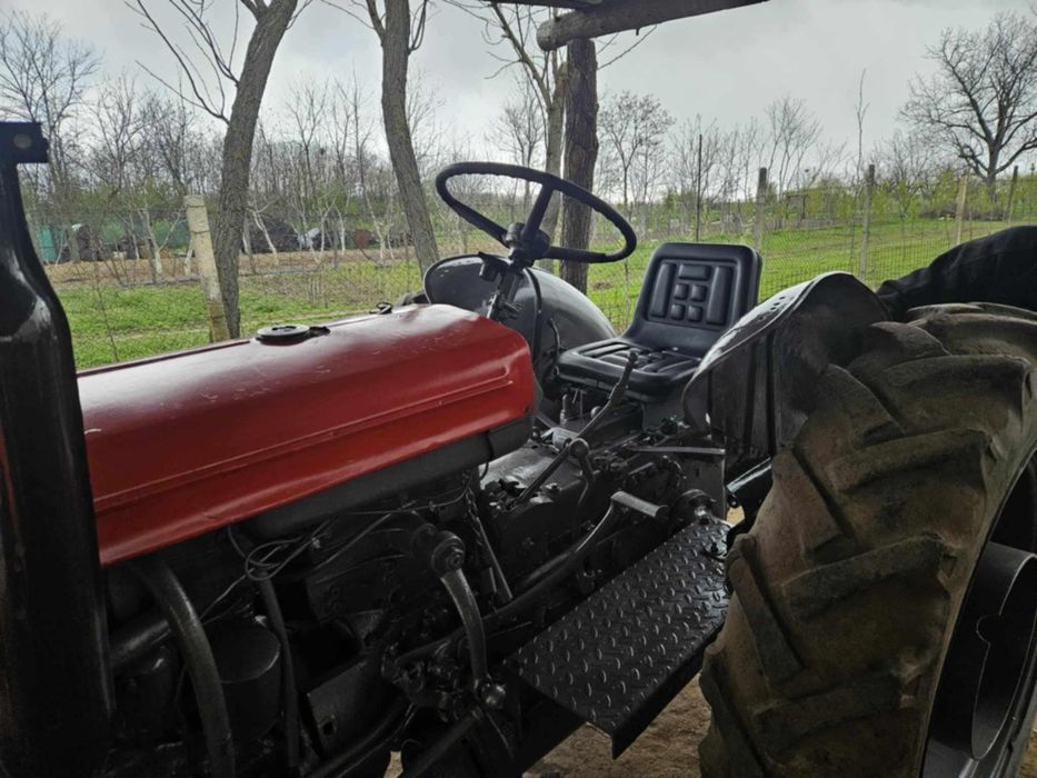 Vând sau schimb tractor cu motor de aro ambreiaj defect