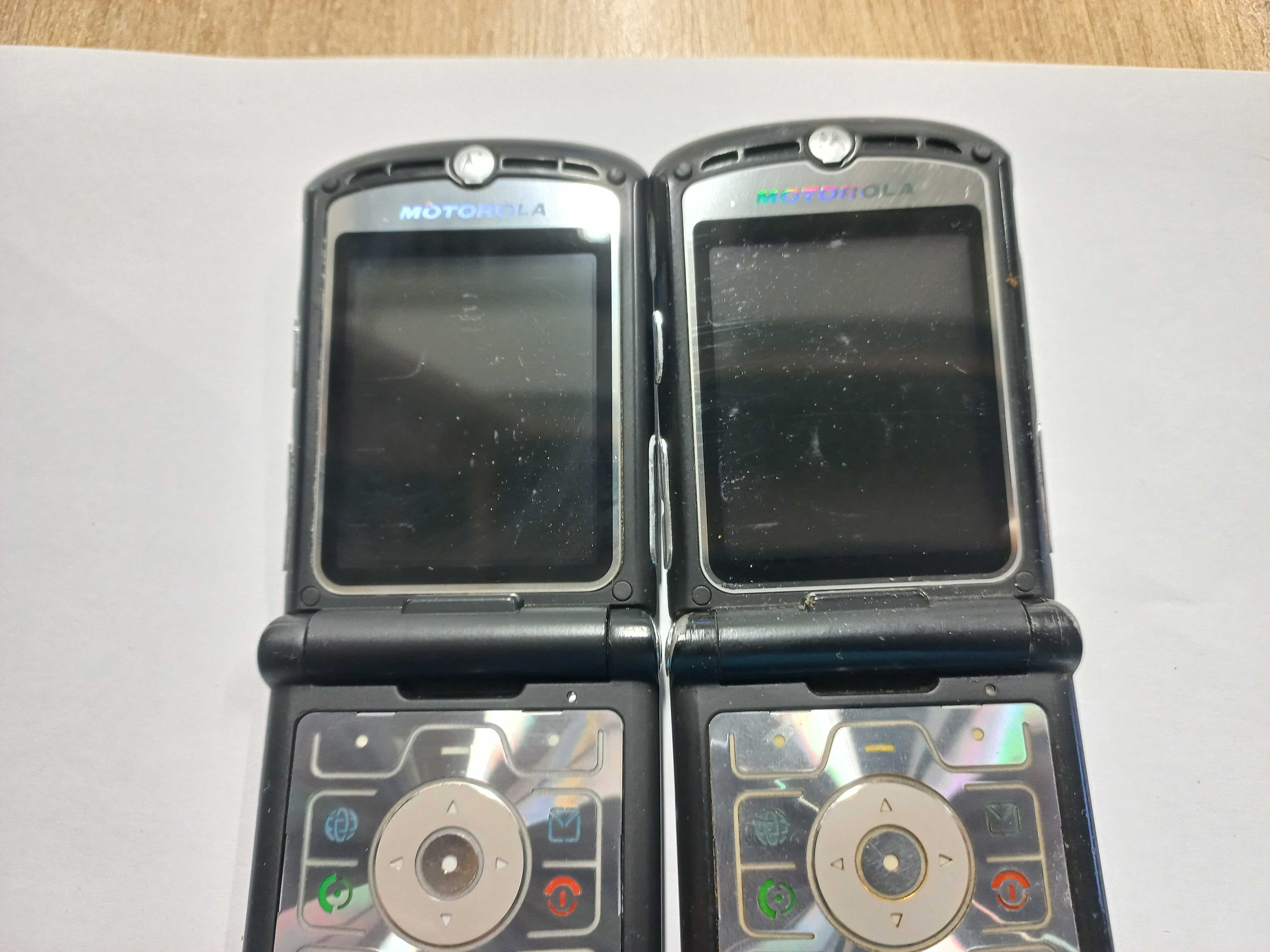 Lot 2 Telefoane Motorola RAZR V3 Black - Colectie