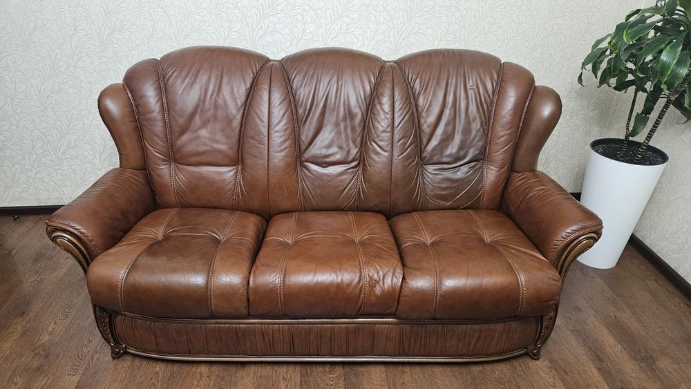 Итальянский кожаный диван + 2 кресла