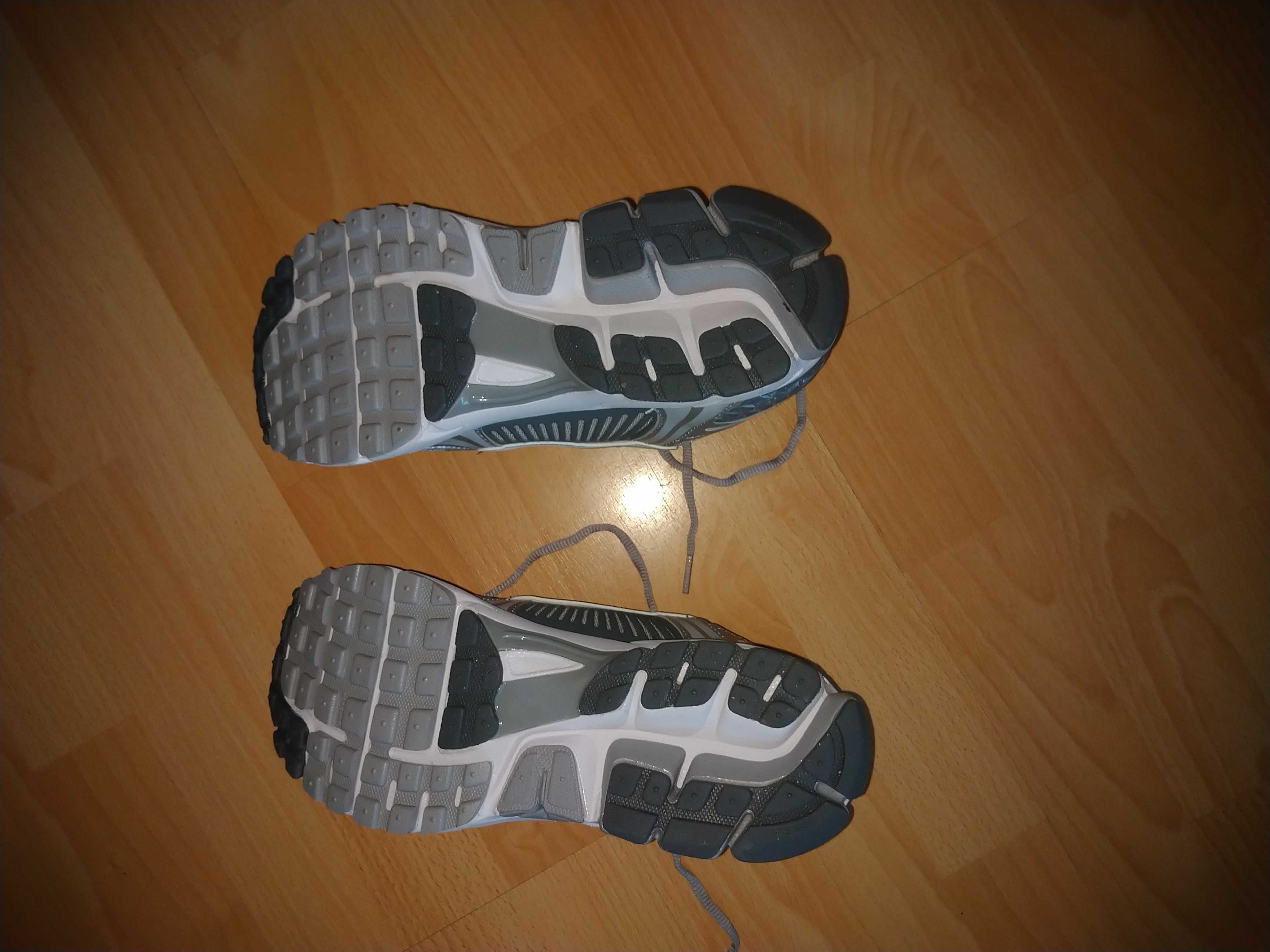 Маратонки Nike Zoom Vomero 5