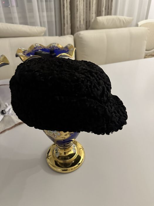 Продаю каракулевые шапки мужкю и женскую