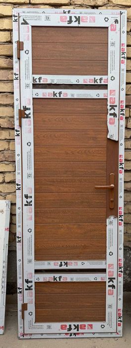 Акфа двери коричного цвета на хорошем состоянии