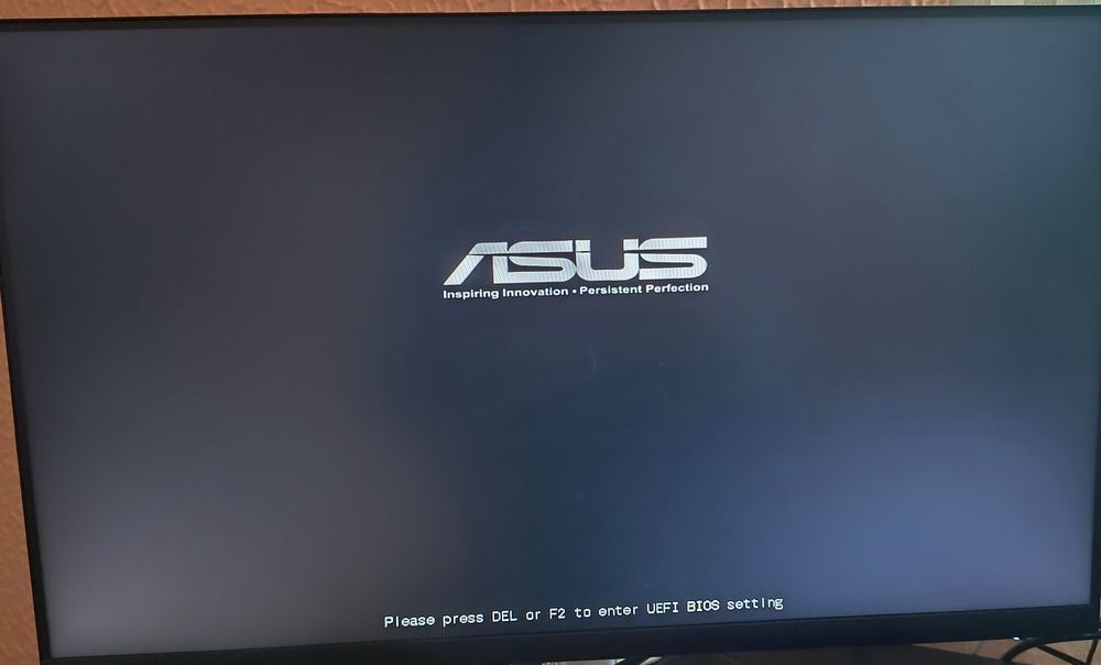 Vând PC Gaming + Monitor Dell