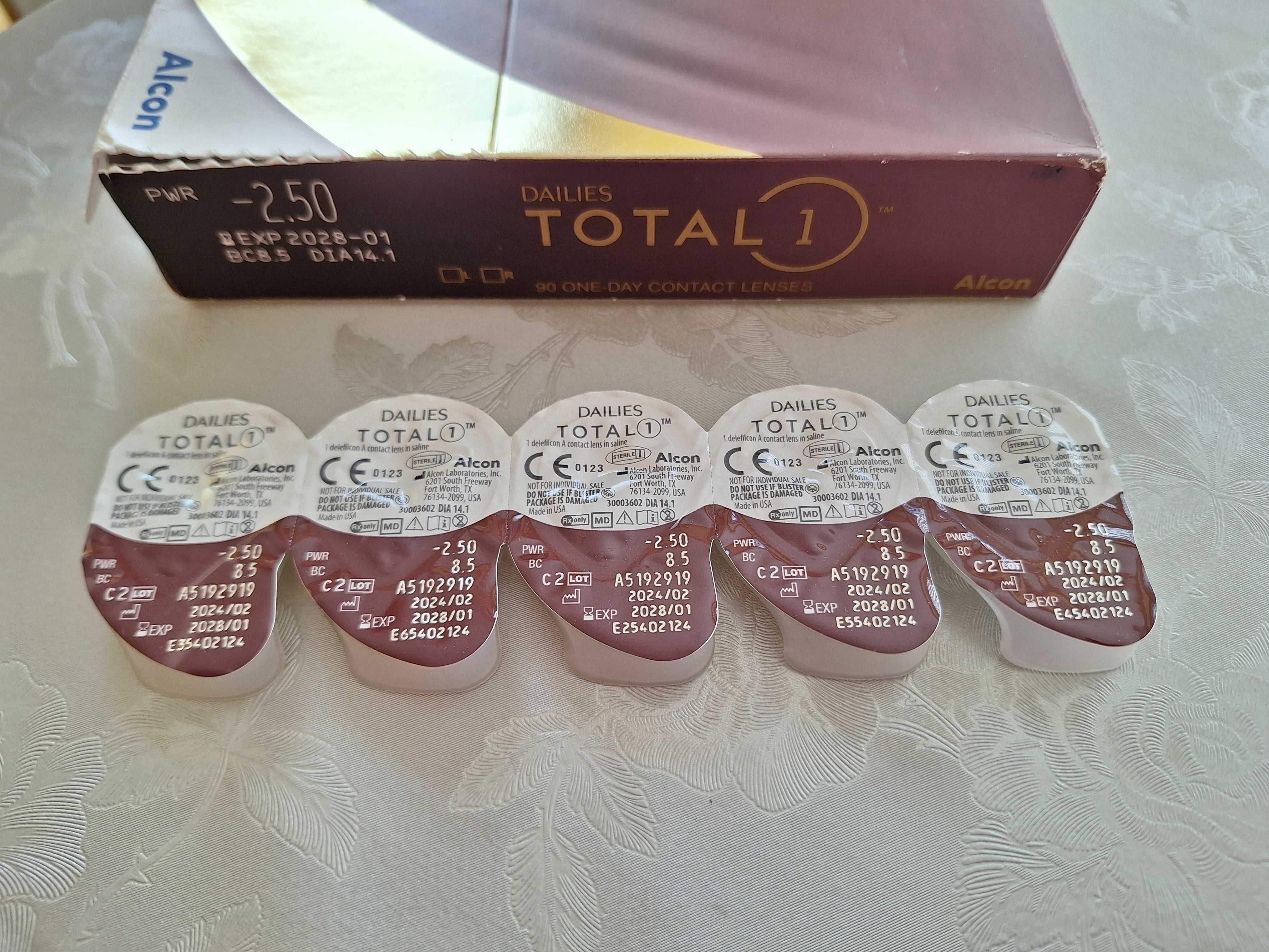 90 бр.кутия Контактни лещи Dailies TOTAL 1 ,еднодневни,диоптър (-2.50)