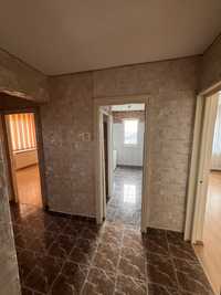 Apartament decomandat, 2 camere, strada Infratirii