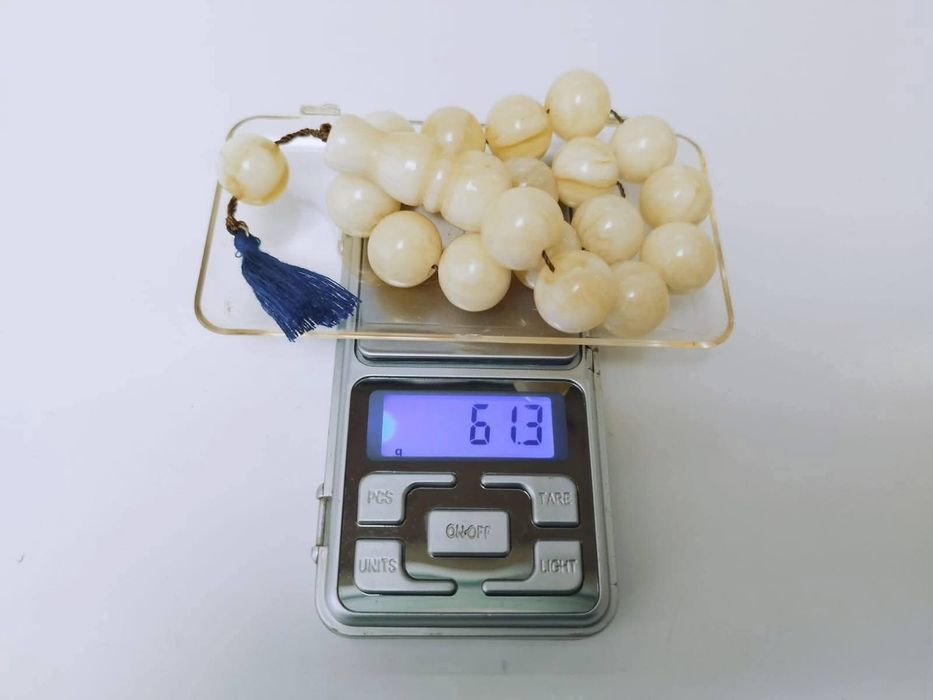 Vechi rozariu din chihlimbar baltic alb (butter amber) natural, rar