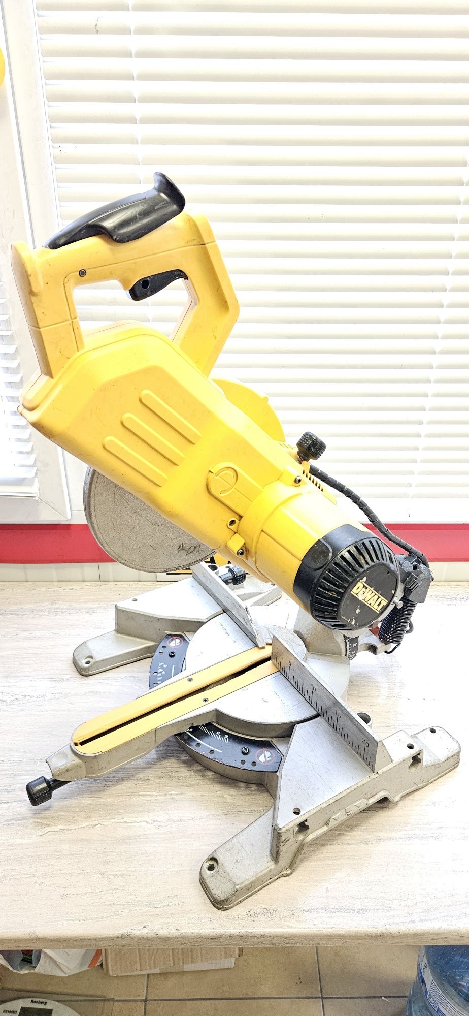 Dewalt Настолен Циркуляр DW777 220V