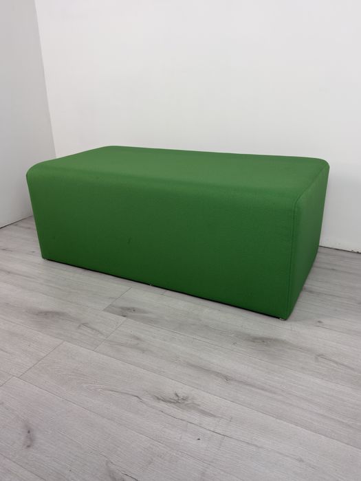 Зелен табуретен стол с висококачествена тапицерия обзавеждане