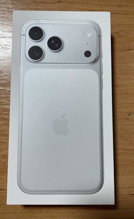 cutie iphone 17 pro max silver 256 mb este doar cutia iphone 17pro max