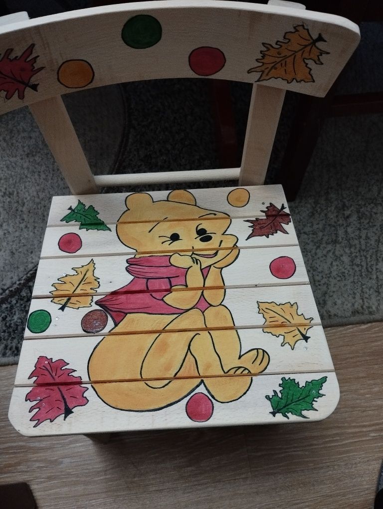 Столче с рисунка.Столчето е от бук.