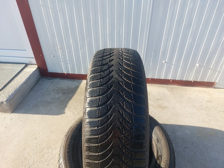 100 lei bucata! Doua anvelope M+S/IARNA 205 60 16 Michelin