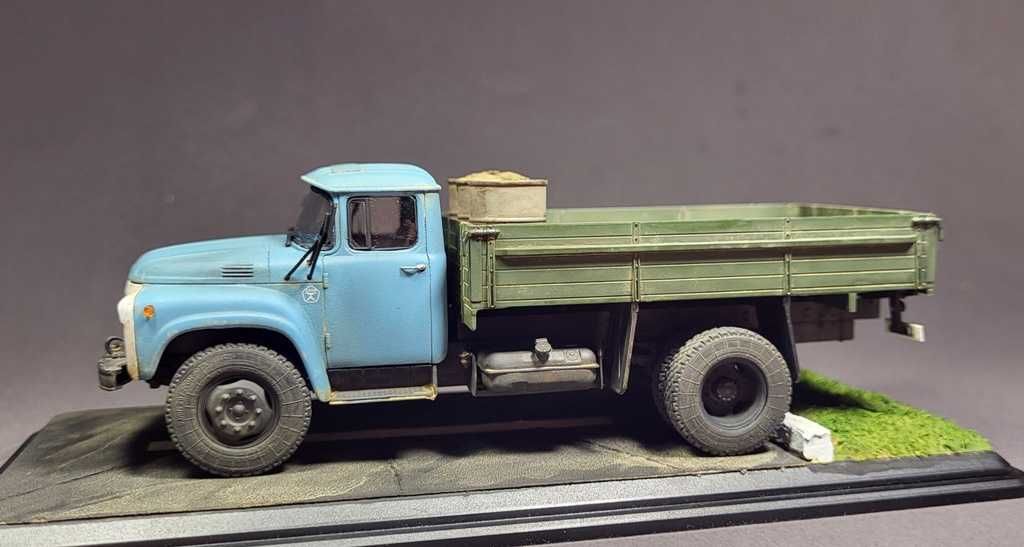 Сборная модель грузовика ЗиЛ-130 масштаб 1:43 AVD