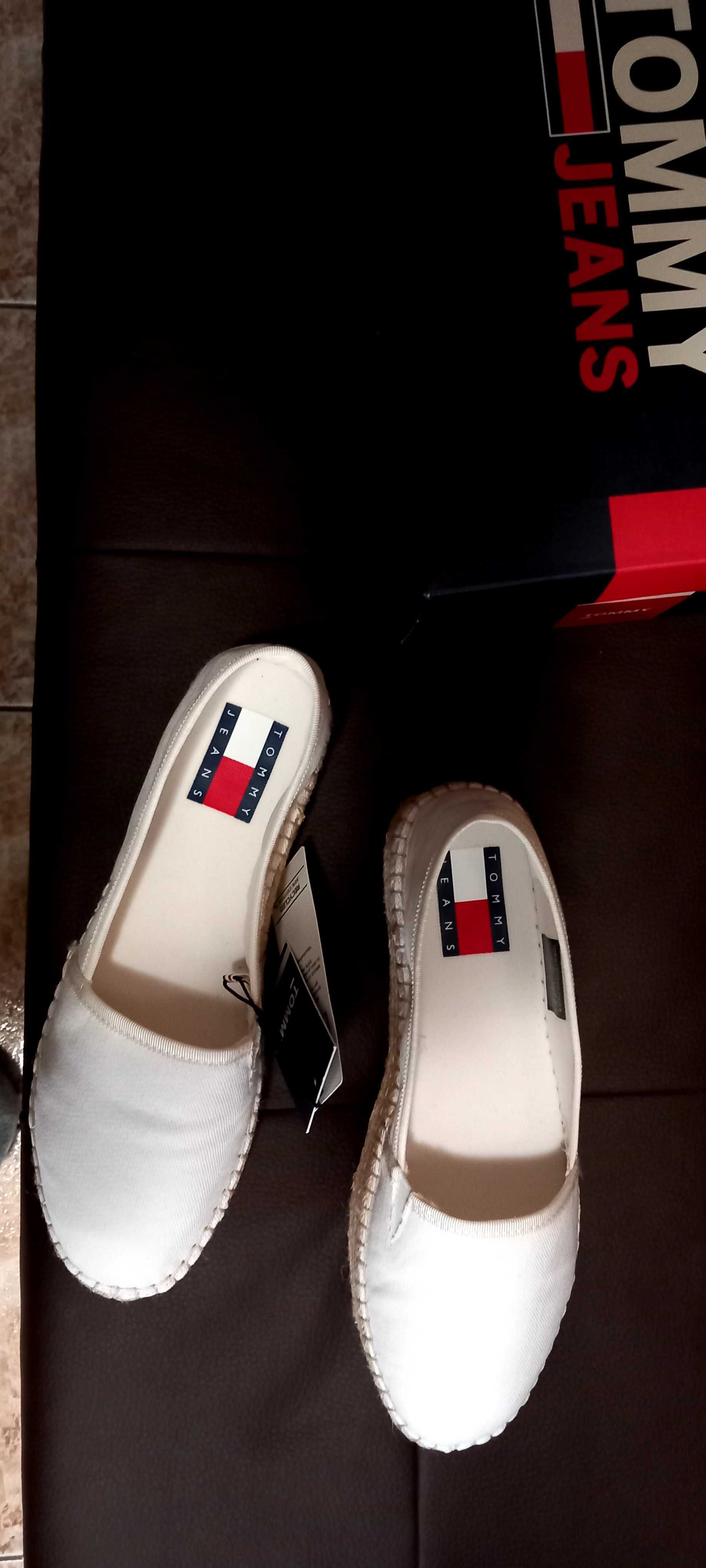 Бели маркови спадрили TOMMY JEANS