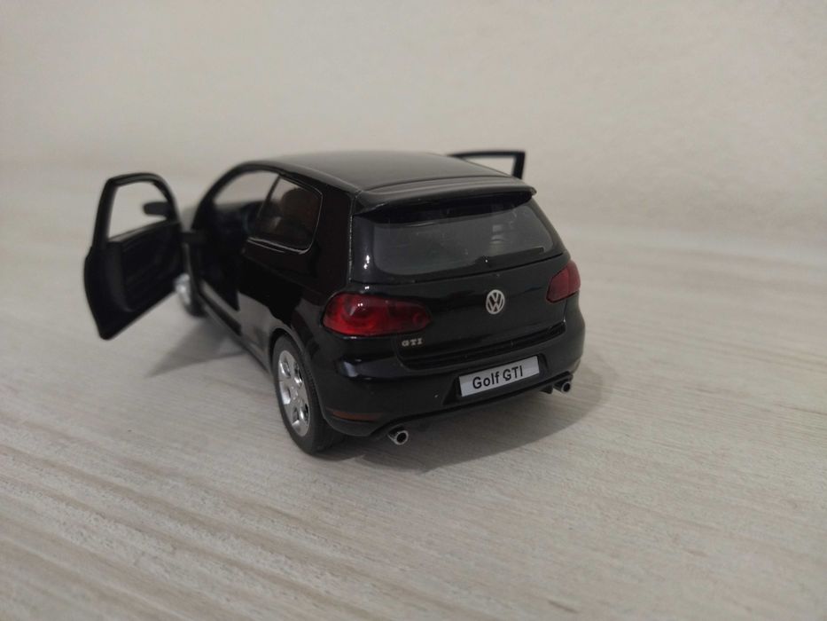 Метална количка Volkswagen Golf GTI !!!