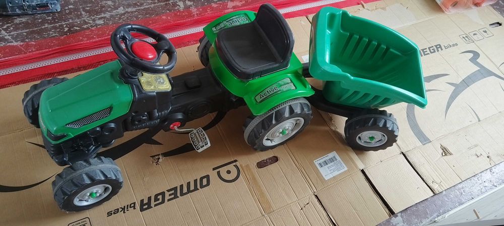 Детски трактор с педали