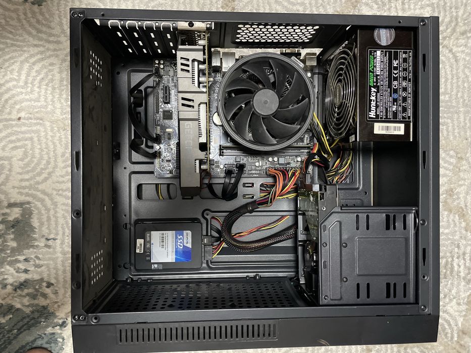 Кейс игравой и монитор