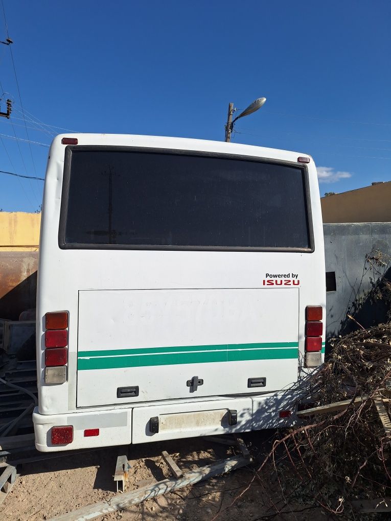 ISUZU AVTOBUS KABINASI ZOʻR XOLATDAyili 2010siroshi sotiladi