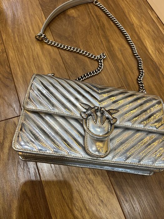 Сребриста чанта Pinko