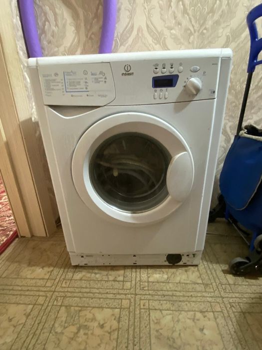 Продаётся стиральная машина индезит