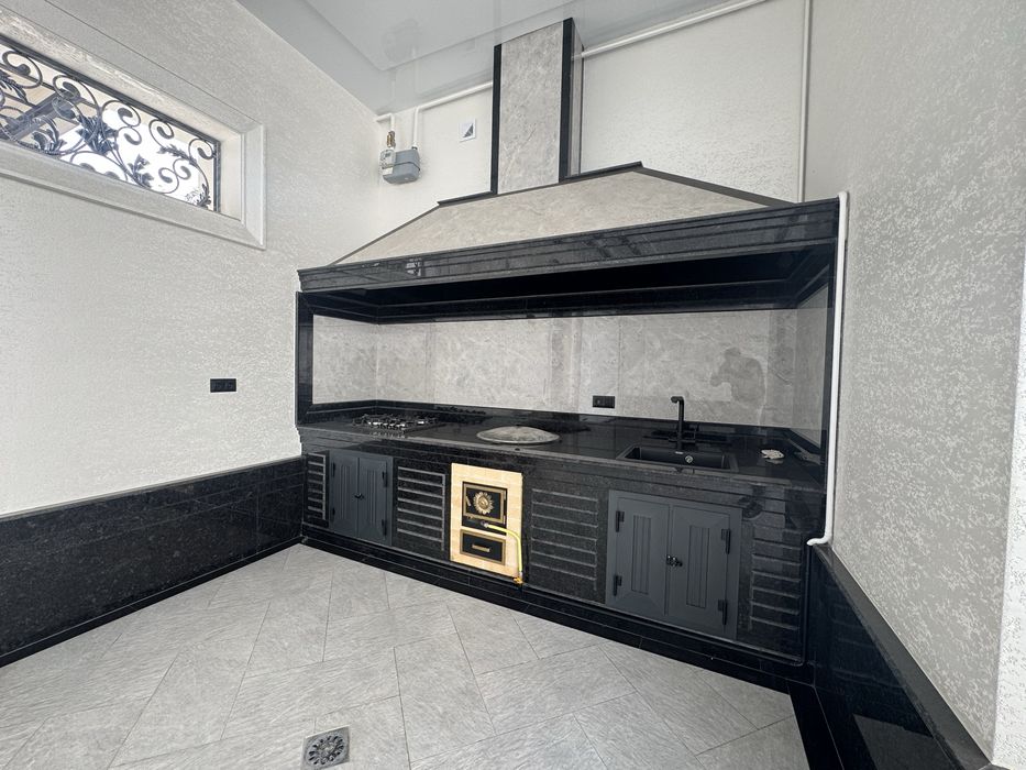 Продаётся Евродом Луначарский.