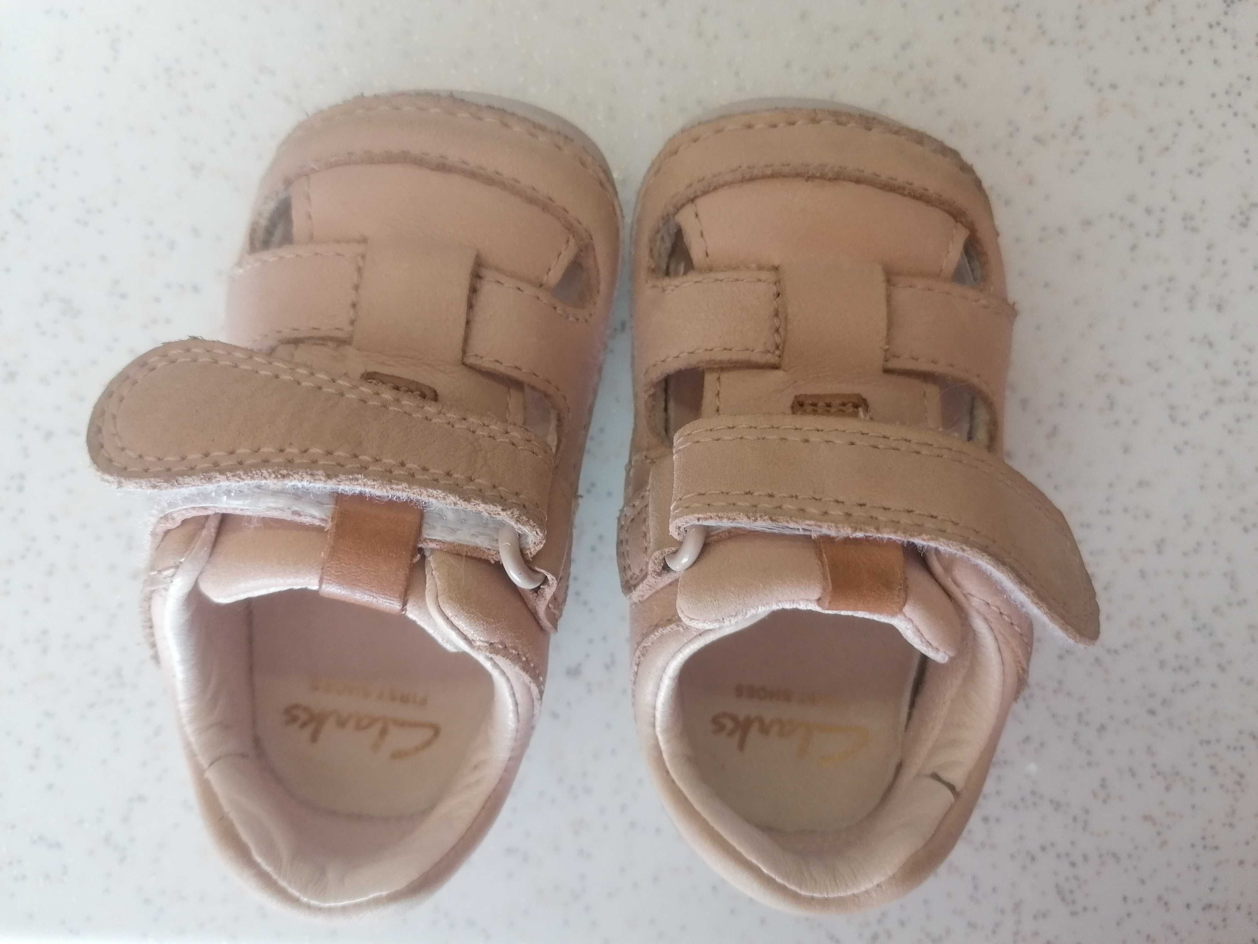 Бебешки кожени обувки Clarks за прохождане, barefoot, н. 18