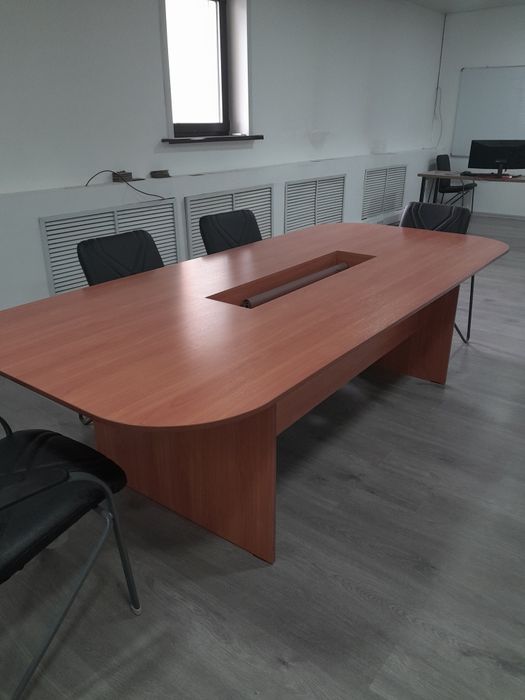 Офисный конференц-стол