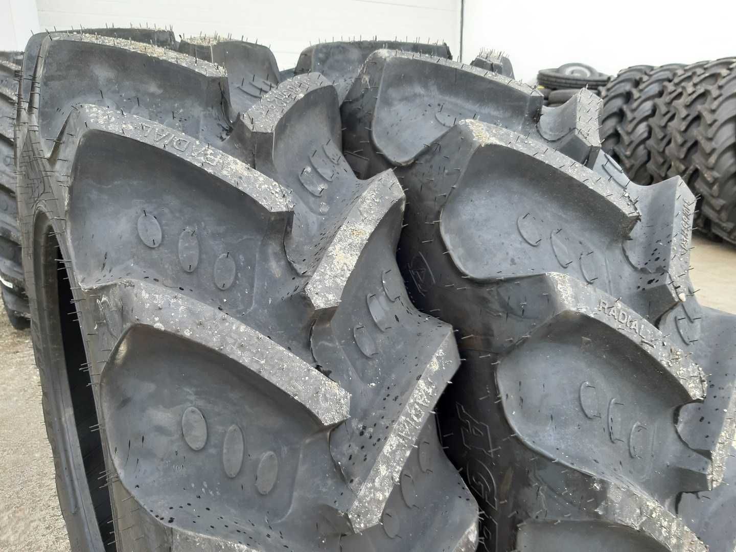 340/85 R24 Cauciucuri noi Radiale de tractor fata cu garantie 13.6-24